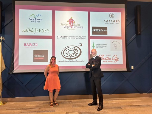 Notte Bianca di Genova: un grande successo per lo spettacolo 'I Fiori di Faber' Notte Bianca di Genova: un grande successo per lo spettacolo 'I Fiori di Faber'