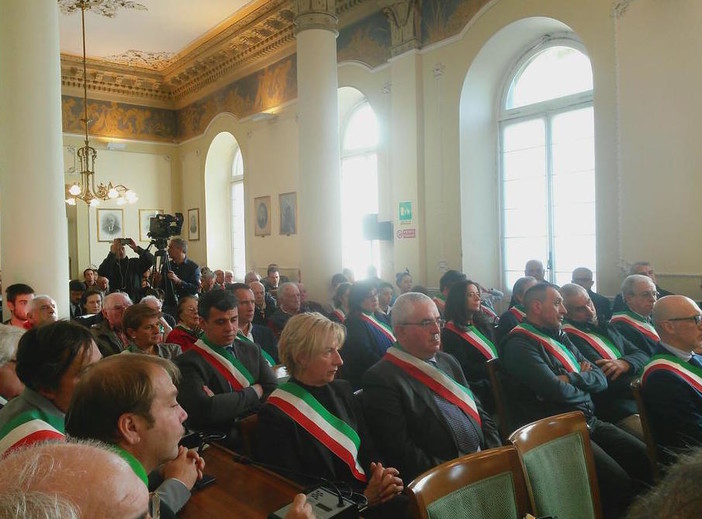 Imperia: riunione straordinaria per il 35° della medaglia d'oro al valor militare per il 'Presidente' Sandro Pertini Imperia: riunione straordinaria per il 35° della medaglia d'oro al valor militare per il 'Presidente' Sandro Pertini