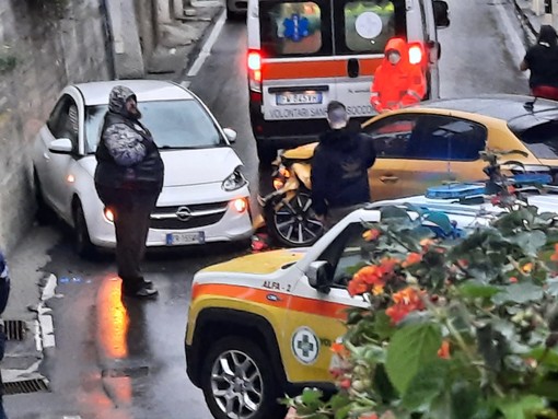 Sanremo, incidente in via Duca degli Abruzzi: settantenne in ospedale (foto) Sanremo, incidente in via Duca degli Abruzzi: settantenne in ospedale (foto)