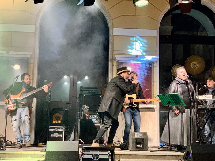 Imperia, Capodanno in via Cascione: ecco quanto ha speso il Comune per le esibizioni dei ‘Blues and Sugar’ e di ‘The Klub Dj Set’ Imperia, Capodanno in via Cascione: ecco quanto ha speso il Comune per le esibizioni dei ‘Blues and Sugar’ e di ‘The Klub Dj Set’