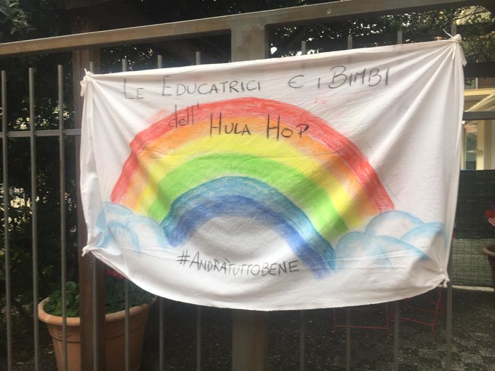 Coronavirus, spopola in rete #iorestoacasa: ad Imperia e provincia "invasione" di arcobaleni per superare l'emergenza (Foto)