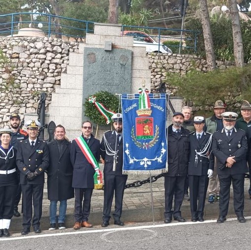 Bordighera: la scuola ‘Montale’ ha celebrato la festa dell'Unità Nazionale e delle Forze Armate Bordighera: la scuola ‘Montale’ ha celebrato la festa dell'Unità Nazionale e delle Forze Armate
