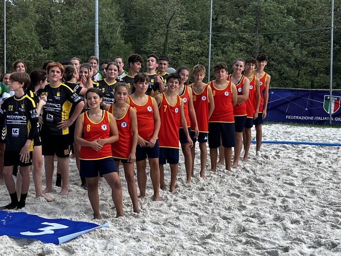 Medaglia di bronzo per i ragazzi e le ragazze della Pallamano Imperia (foto) Medaglia di bronzo per i ragazzi e le ragazze della Pallamano Imperia (foto)