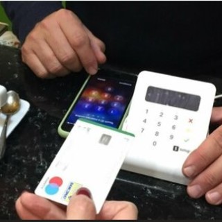 A Imperia bancomat fuori uso, shopping in tilt in negozi e centri commerciali