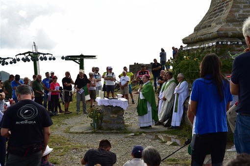 Monte Saccarello: una folla per la 122° Festa del Redentore (galleria fotografica)
