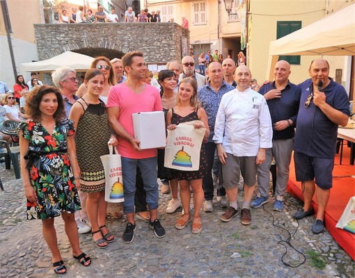 Castelvittorio: ancora un grande successo per la Sagra del Turtun giunta alla 51° edizione. Alla premiazione presente anche l’assessore al Turismo, Gianni Berrino. Castelvittorio: ancora un grande successo per la Sagra del Turtun giunta alla 51° edizione. Alla premiazione presente anche l’assessore al Turismo, Gianni Berrino.
