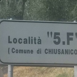 Località 5F: dopo 123 anni è ancora mistero sulle lettere comparse dal nulla e sul loro significato. Il racconto di chi abita ora nella casa