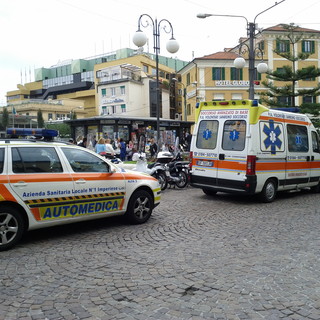 Malore in centro a Sanremo a seguito di convulsioni, donna 50enne trasportata d’urgenza in ospedale