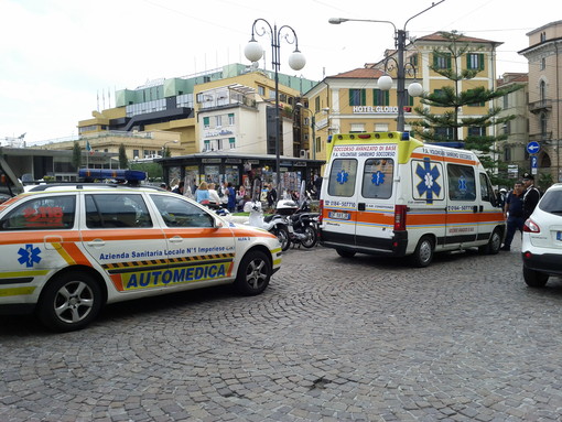 Malore in centro a Sanremo a seguito di convulsioni, donna 50enne trasportata d’urgenza in ospedale Malore in centro a Sanremo a seguito di convulsioni, donna 50enne trasportata d’urgenza in ospedale