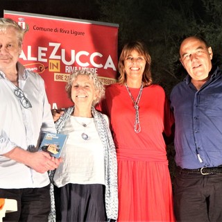 Riva Ligure: ieri sera in piazza Ughetto la presentazione del nuovo libro di Gianni Farinetti (Foto e Video)