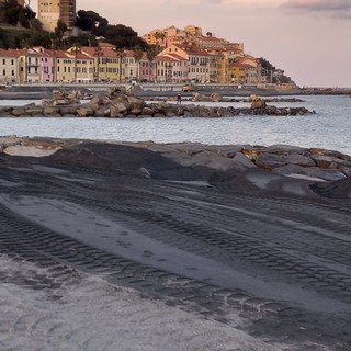 Imperia Rinasce, spiaggia del Prino nel mirino: "Bambini feriti  dal nuovo pietrisco"