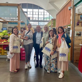 Elezioni Sanremo: per il candidato sindaco Alessandro Mager mattinata di promozione ai mercati del martedì Elezioni Sanremo: per il candidato sindaco Alessandro Mager mattinata di promozione ai mercati del martedì