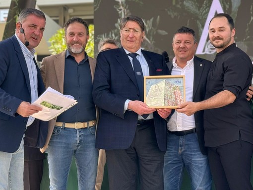 Aromatica 2024: all'85 cocktail bar di Diano Marina il Concorso Cocktail di Confcommercio Aromatica 2024: all'85 cocktail bar di Diano Marina il Concorso Cocktail di Confcommercio