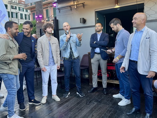 Elezioni: all'incontro con Alessandro Mager, piazza Bresca gremita di giovani sanremesi (foto) Elezioni: all'incontro con Alessandro Mager, piazza Bresca gremita di giovani sanremesi (foto)