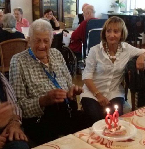 Oggi pomeriggio al pensionato 'Morelli' di Diano Marina grande festa per i 90 anni di Primo Bonifazio Oggi pomeriggio al pensionato 'Morelli' di Diano Marina grande festa per i 90 anni di Primo Bonifazio