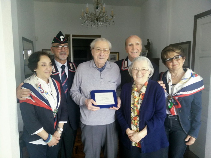 Diano Marina: consegnata una targa al 95enne Daniele Cassiano, nonno dell'Assessore Francesco Bregolin