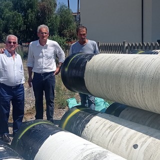 Imperia, al via i lavori per collegare l’acquedotto del Roya ai Bardellini: Scajola “Battaglia sulla rete idrica mostra i risultati” (Foto) Imperia, al via i lavori per collegare l’acquedotto del Roya ai Bardellini: Scajola “Battaglia sulla rete idrica mostra i risultati” (Foto)