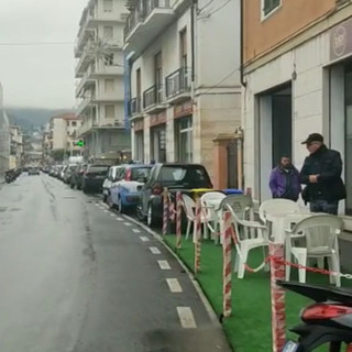 Imperia, processo Moussa Balde: manifestanti insultano gli imputati: "Assassini, bastardi, avete ucciso un ragazzo..." (foto e video)