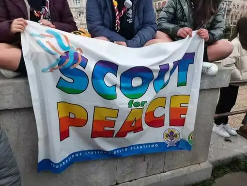 Liguria, una staffetta di tre giorni unisce gli scout nel segno della pace: da Ventimiglia a Sarzana un cammino condiviso tra comunità e territori