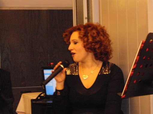 Bufera su “Mezzogiorno in famiglia”: la cantante Vicidomini fuga i dubbi “Ho fatto i provini al telefono” Bufera su “Mezzogiorno in famiglia”: la cantante Vicidomini fuga i dubbi “Ho fatto i provini al telefono”