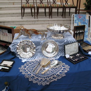 Domenica prossima torna a Bordighera in piazza Garibaldi e piazza Mazzini il Mercatino dell'antiquariato