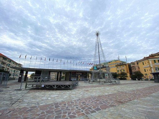 Sanremo: domani l'accensione del grande albero di Natale, divieto di transito per 3 ore in piazza Colombo