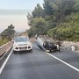Auto si cappotta sull'Aurelia a Cipressa, ferita una 17enne: la giovane portata al Pronto Soccorso (Foto) Auto si cappotta sull'Aurelia a Cipressa, ferita una 17enne: la giovane portata al Pronto Soccorso (Foto)