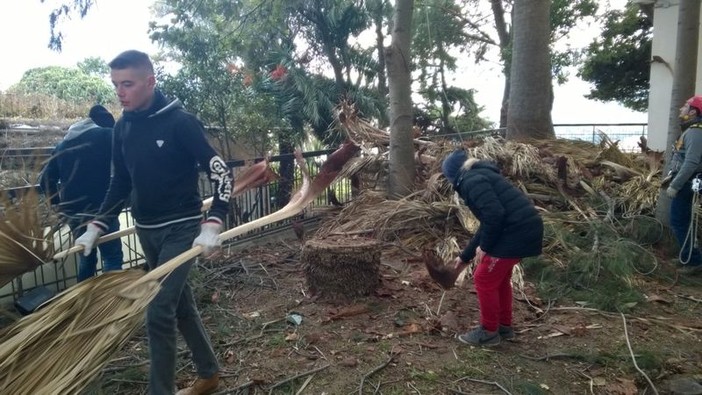 Sanremo: gli studenti di Agraria dell'Istituto Aicardi insieme per un progetto di valorizzazione dell'area verde a corona dell'edificio Sanremo: gli studenti di Agraria dell'Istituto Aicardi insieme per un progetto di valorizzazione dell'area verde a corona dell'edificio