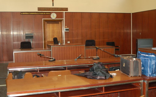 Maresciallo della Finanza indagato per tentata concussione ai danni di un imprenditore romeno Maresciallo della Finanza indagato per tentata concussione ai danni di un imprenditore romeno