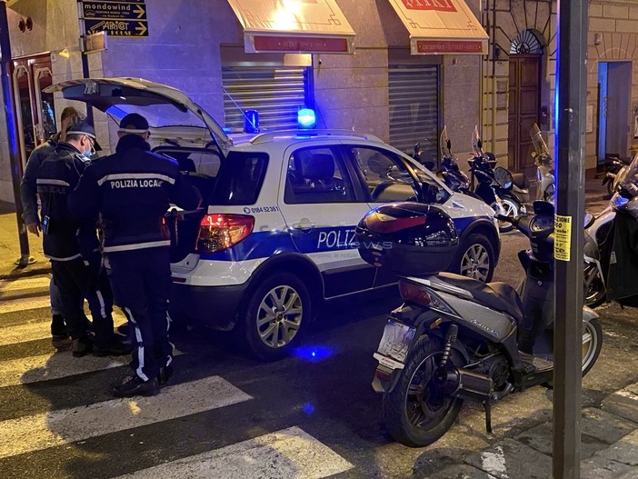 L'intervento della Polizia Locale in via Gioberti L'intervento della Polizia Locale in via Gioberti