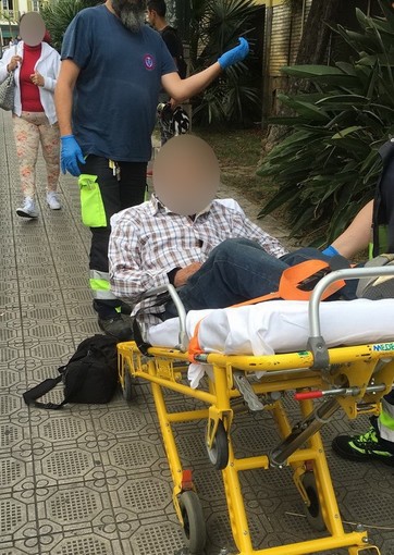 Sanremo: anziano alticcio cade e si ferisce in via Asquasciati, soccorso e portato in ospedale (Foto)