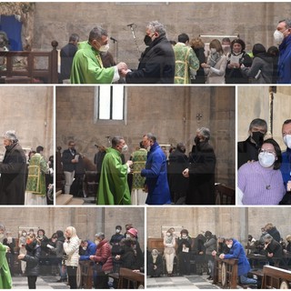 Sanremo: Amadeus a Messa alla Concattedrale di San Siro riceve la comunione dall'ex collega don Fabrizio Gatta