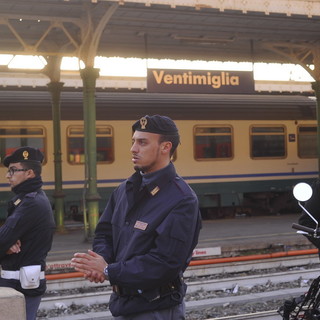 La foto alla stazione di Ventimiglia poco dopo l'allarme scattata da Virgilio Martini La foto alla stazione di Ventimiglia poco dopo l'allarme scattata da Virgilio Martini