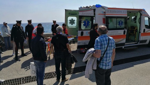 Sanremo: è morto l'extracomunitario che si era buttato in mare dietro Pian di Nave, i Carabinieri stanno indagando Sanremo: è morto l'extracomunitario che si era buttato in mare dietro Pian di Nave, i Carabinieri stanno indagando