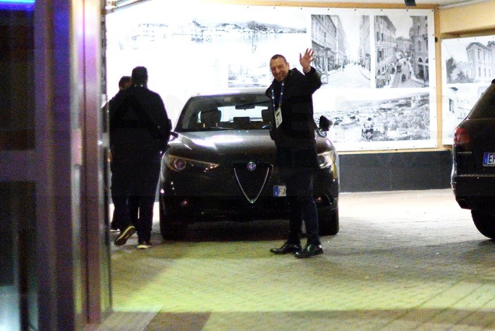 Festival di Sanremo: ecco Amadeus appena arrivato in città, oggi sopralluogo del Questore per la sicurezza (Foto)