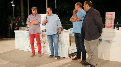 Ospedaletti: grande successo ieri sera all'Auditorium con Stefano 'Vito' Bicocchi (Foto)