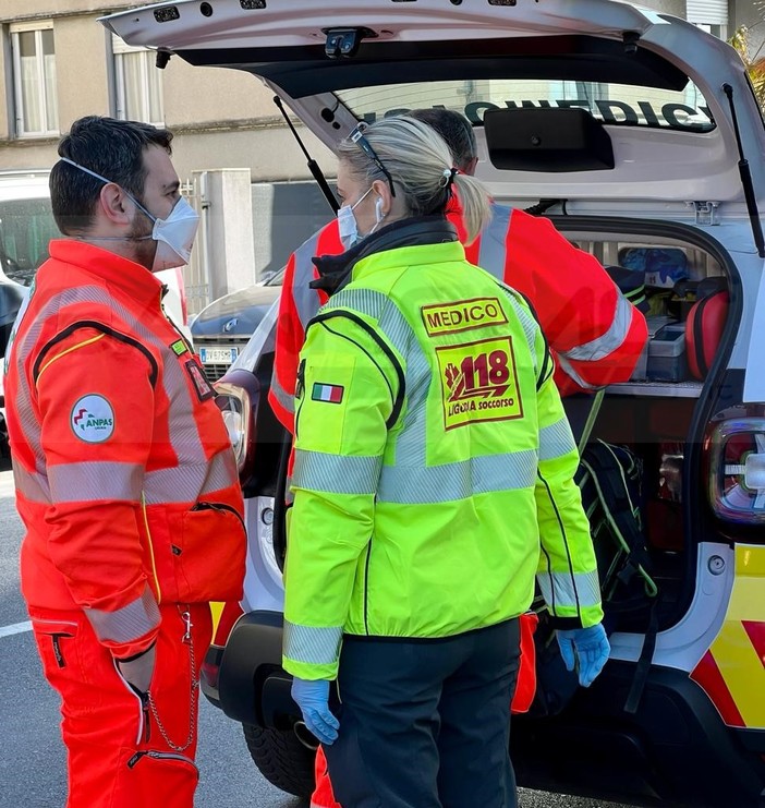 Ventimiglia: scontro auto-moto questa mattina in via Roma, 58enne portato in ospedale