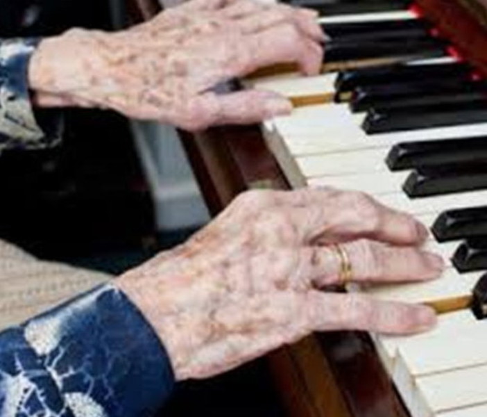 Bordighera: a Villa Regina Margherita con 'Musica...l...Mente' un laboratorio musicale per i malati di Alzheimer Bordighera: a Villa Regina Margherita con 'Musica...l...Mente' un laboratorio musicale per i malati di Alzheimer
