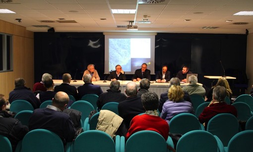 Una delle assemblee pubbliche per la presentazione del Puc