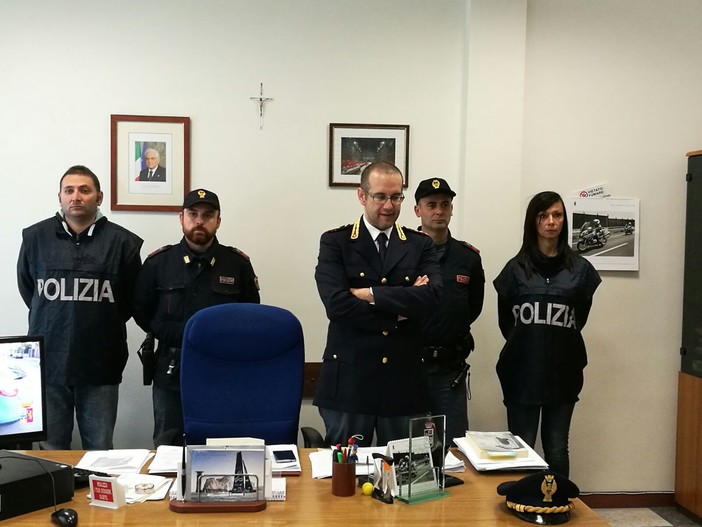 Ventimiglia: adescava minori migranti a scopi sessuali, arrestato dalla Polizia un 56enne (Foto e Video) Ventimiglia: adescava minori migranti a scopi sessuali, arrestato dalla Polizia un 56enne (Foto e Video)