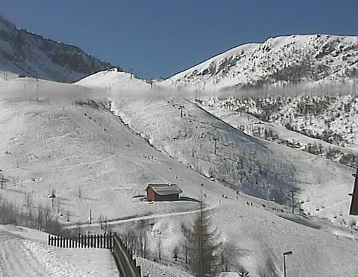 E' arrivata la neve ad Artesina, per il week end si annuncia quindi l'apertura dei Collegamenti MondoleSki da/per Prato Nevoso