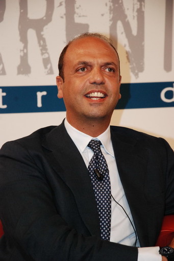 Imperia: questa mattina in Prefettura primo contatto con i comuni per direttiva del Ministro Alfano sui 'Vù Cumprà' Imperia: questa mattina in Prefettura primo contatto con i comuni per direttiva del Ministro Alfano sui 'Vù Cumprà'