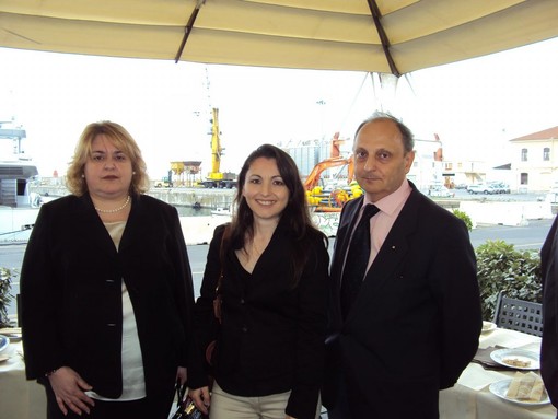 Imperia: Anche il Console d'Albania a Montecarlo ha partecipato all'aperitivo elettorale di Anisa Dedej (Imperia Riparte) Imperia: Anche il Console d'Albania a Montecarlo ha partecipato all'aperitivo elettorale di Anisa Dedej (Imperia Riparte)