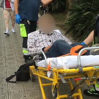 Sanremo: anziano alticcio cade e si ferisce in via Asquasciati, soccorso e portato in ospedale (Foto)