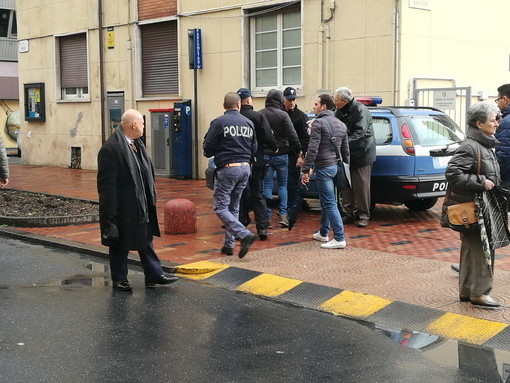 Ventimiglia: per fortuna nessuna bomba alle Poste ed alla Carige, allarme rientrato (Foto e Video)
