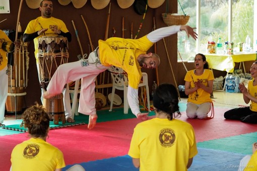 Parkour e Capoeira, due street sport per abbattere ogni tipo di barriera e modificare l'atteggiamento nei confronti della vita di tutti i giorni