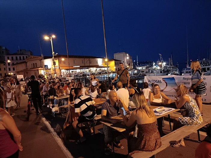 Sanremo, torna “A Tavola sul Porto Vecchio”: tre serate di cucina ligure e musica dal vivo fino al 27 agosto