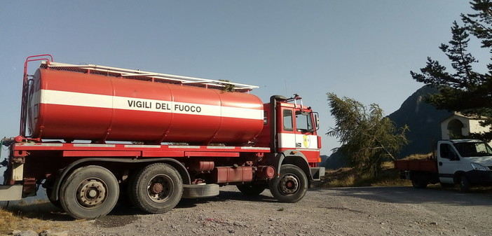 Triora: frazioni di Borniga e Pin senz'acqua, oggi pomeriggio è arrivata con le autobotti dei VVF
