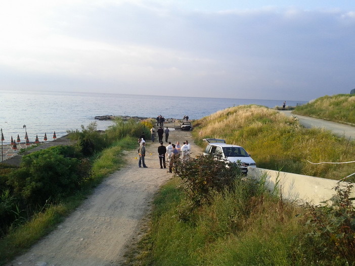 Sanremo: trovato cadavere carbonizzato su auto bruciata nella zona di Pian di Poma