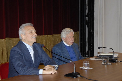 Sanremo: Teatro dell'Opera gremito ieri per i 'Martedì Letterari' con Alfio Caruso Sanremo: Teatro dell'Opera gremito ieri per i 'Martedì Letterari' con Alfio Caruso